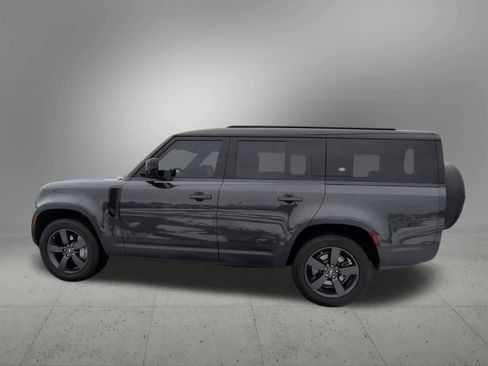 Used 2024 Land Rover Defender 130 S image 3