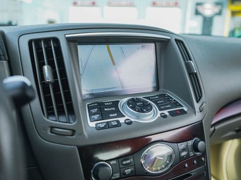 Used 2013 INFINITI G37 Sport w/ Premium Pkg image 30