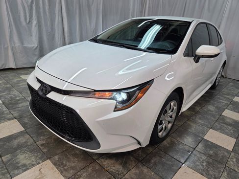 Used 2021 Toyota Corolla LE FWD image 2