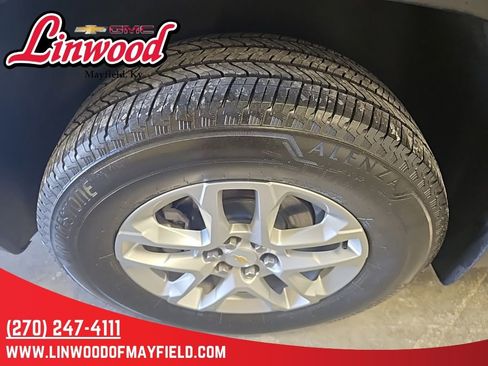 Used 2023 Chevrolet Traverse LS FWD image 8