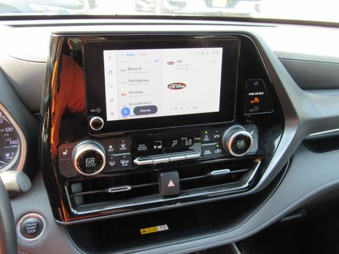 Used 2024 Toyota Highlander XSE FWD image 24