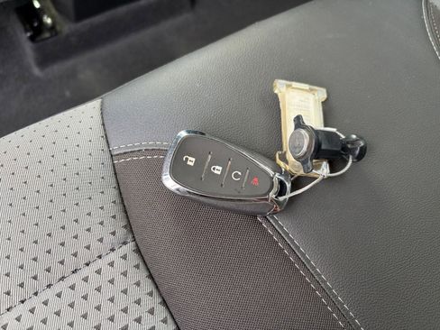 Used 2025 Chevrolet Trax LT image 24