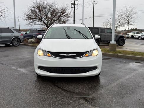 Used 2021 Chrysler Voyager Lxi image 4