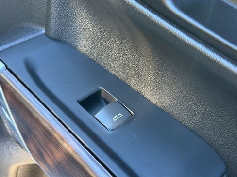 Used 2022 GMC Sierra 1500 SLT image 22