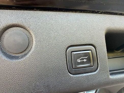Used 2020 Chevrolet Equinox LT w/ Driver Convenience Package FWD image 36