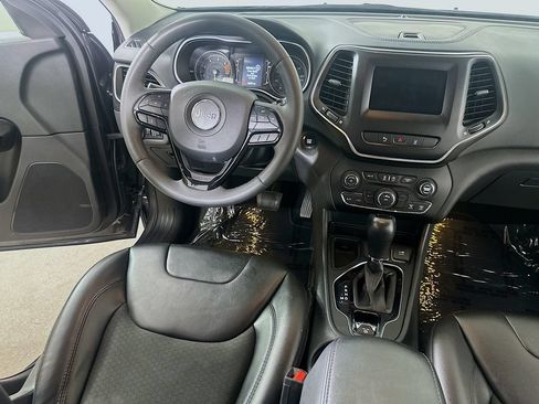 Used 2021 Jeep Cherokee Latitude Plus FWD image 17