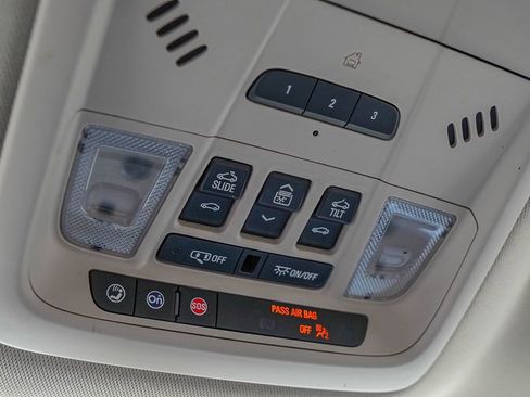 Used 2023 Buick Enclave Avenir image 28