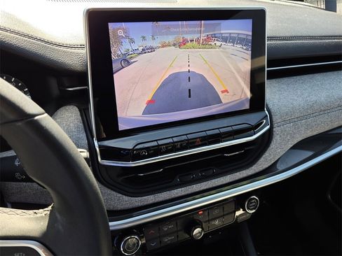 Used 2024 Jeep Compass Latitude image 22