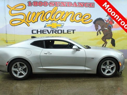 Used 2018 Chevrolet Camaro LT image 1