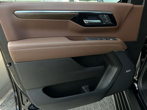 New 2026 Chevrolet Suburban High Country image 11