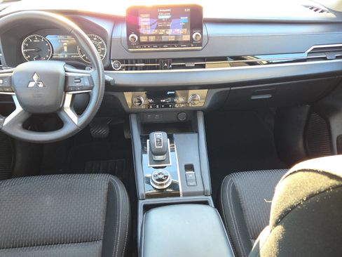 Used 2022 Mitsubishi Outlander ES image 15