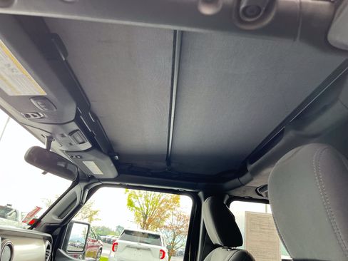 Used 2021 Jeep Gladiator Sport AWD/4WD image 19