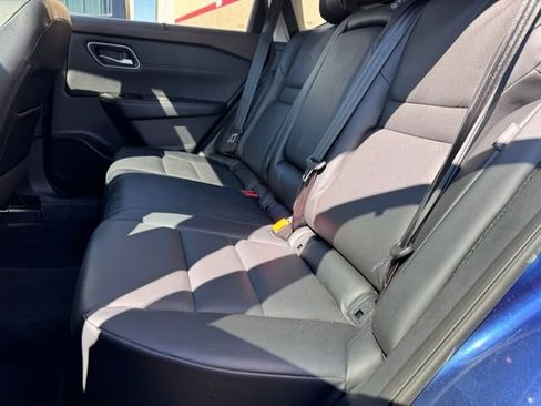 Used 2021 Nissan Rogue SV AWD/4WD image 7