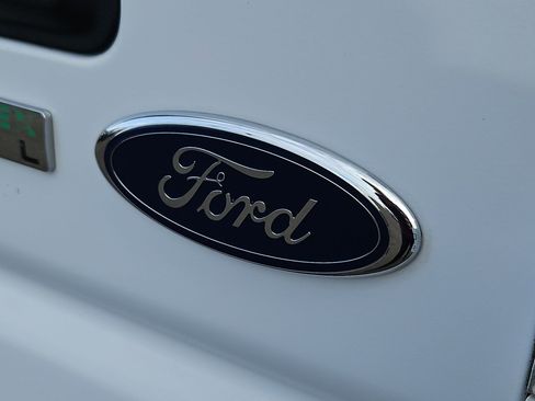 Used 2013 Ford E-150 and Econoline 150 XL image 25