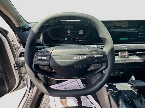 New 2026 Kia K4 FWD image 11