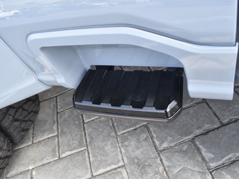 Used 2025 Ford F450 Lariat w/ FX4 Off-Road Package image 9