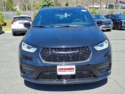 New 2026 Chrysler Pacifica Select image 2