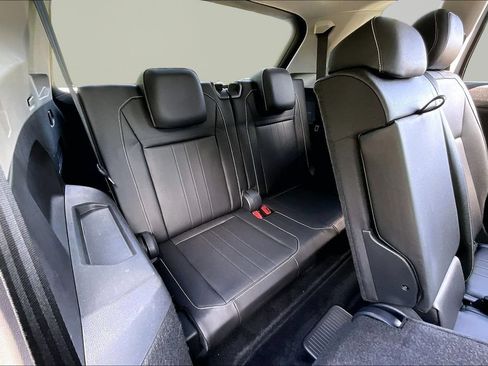 Used 2024 Volkswagen Tiguan SE FWD image 18