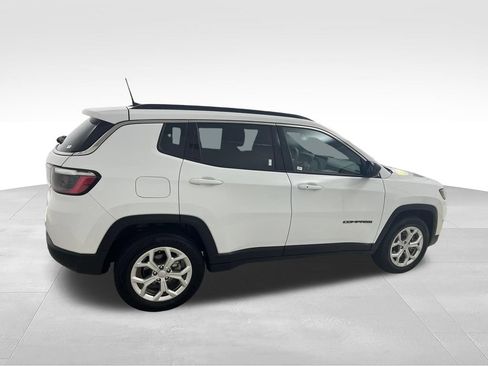 Used 2024 Jeep Compass Latitude AWD/4WD image 6