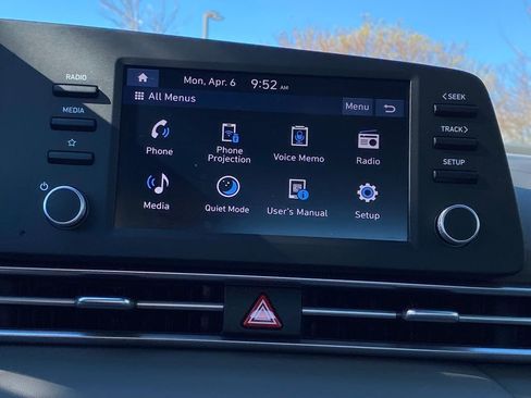 Certified 2024 Hyundai Elantra SE FWD image 14