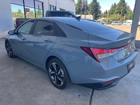 Used 2023 Hyundai Elantra SEL w/ Convenience Package FWD image 5
