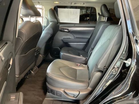 Used 2021 Toyota Highlander Platinum image 23