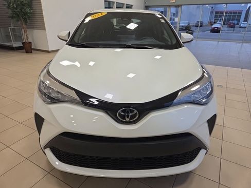 Used 2021 Toyota C-HR XLE image 4