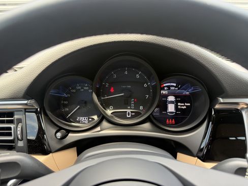 Certified 2024 Porsche Macan AWD/4WD image 16