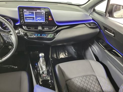 Used 2021 Toyota C-HR XLE FWD image 17
