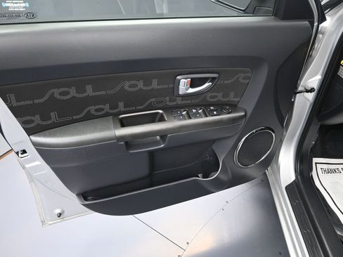 Used 2013 Kia Soul + image 10