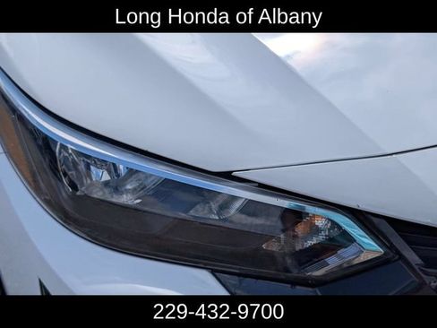 Used 2025 Nissan Sentra SV FWD image 3
