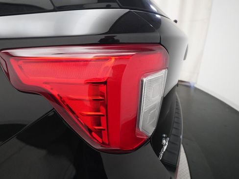 Used 2022 Ford Explorer XLT w/ Equipment Group 202A image 33