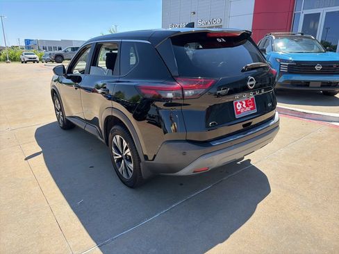 Used 2023 Nissan Rogue SV FWD image 3