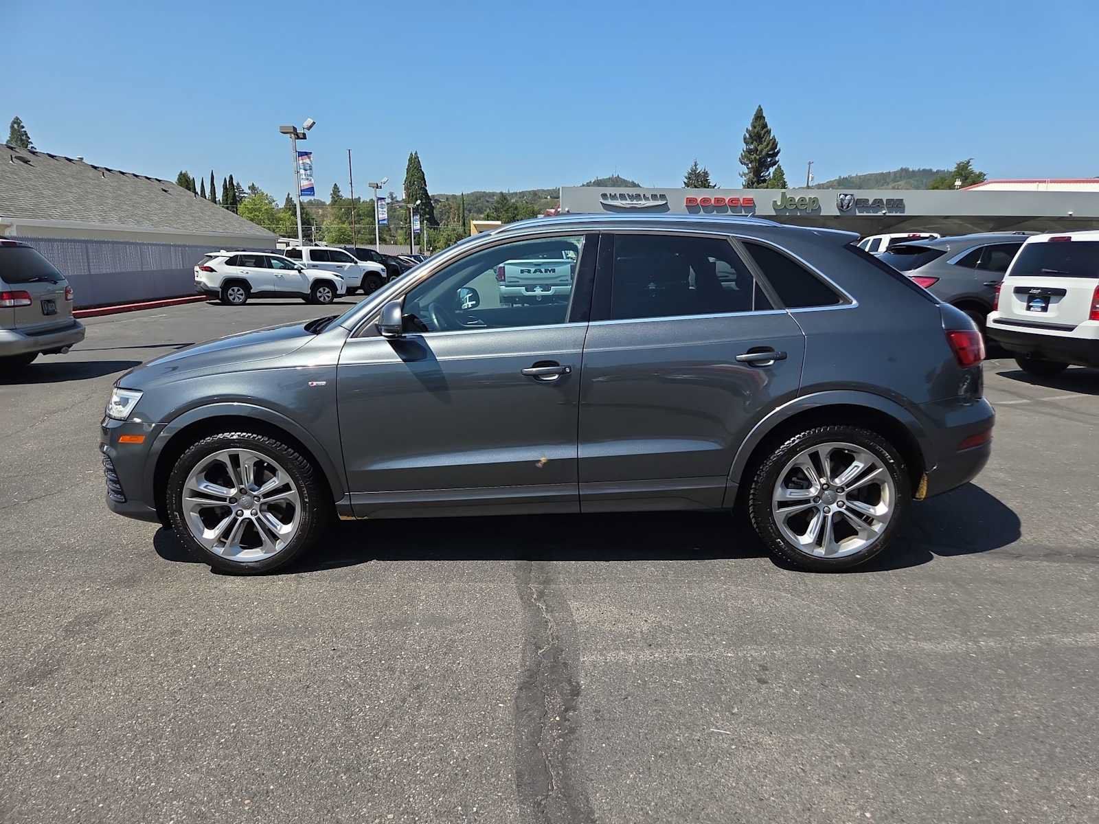 Used 2018 Audi Q3 2.0T Premium Plus w/ Premium Plus Package AWD/4WD image 11