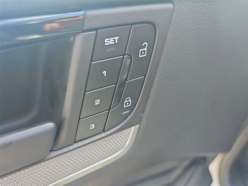 Certified 2025 Porsche Cayenne Base image 26