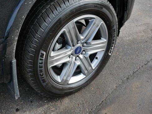 Used 2018 Ford F150 Lariat w/ Equipment Group 502A Luxury image 9