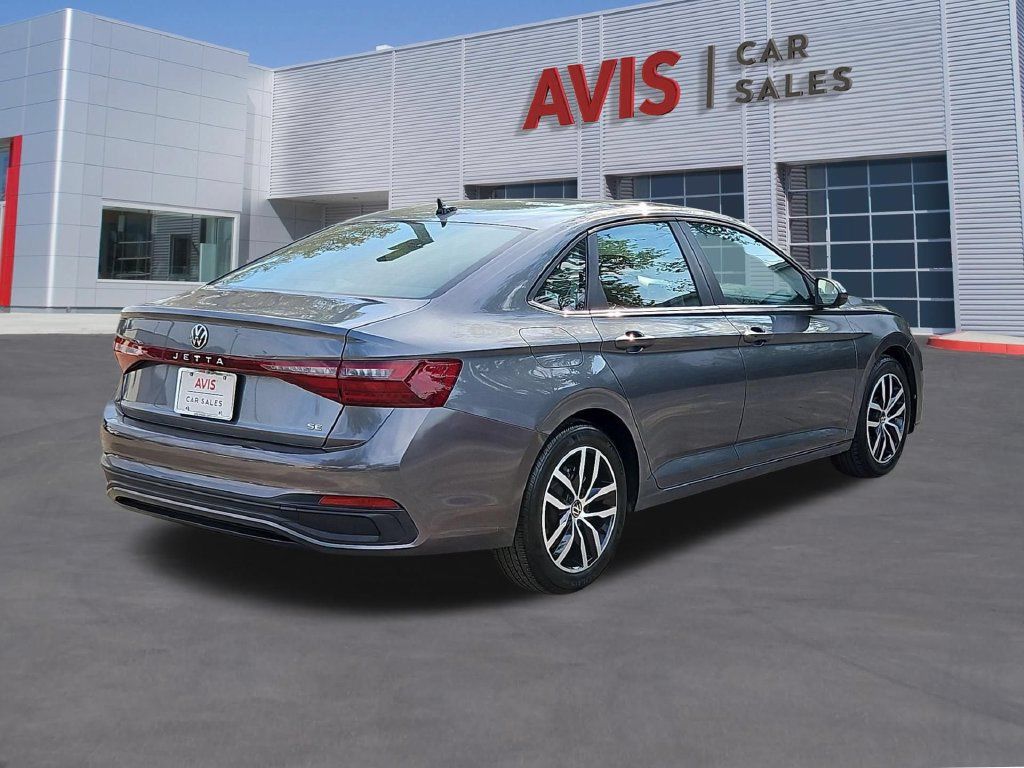 Used 2025 Volkswagen Jetta SE FWD image 6