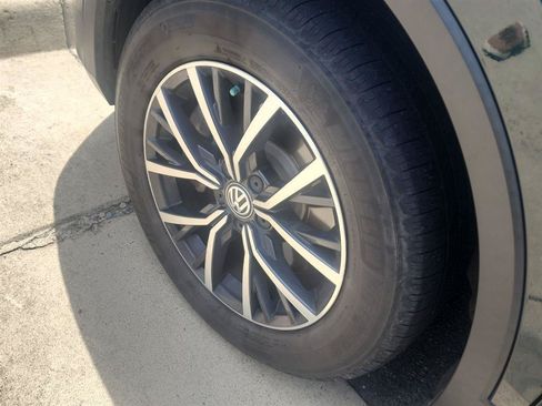 Used 2019 Volkswagen Tiguan SE w/ Panoramic Sunroof Package AWD/4WD image 10
