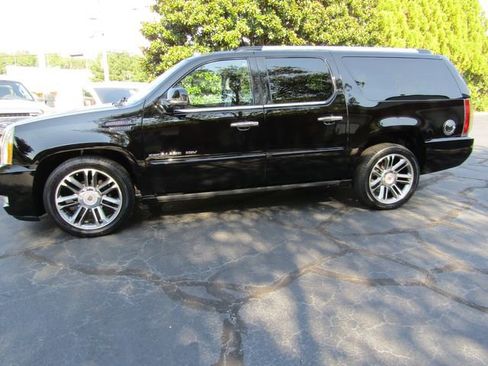 Used 2013 Cadillac Escalade ESV Premium image 3