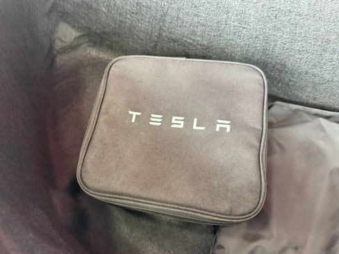 Used 2020 Tesla Model X image 42