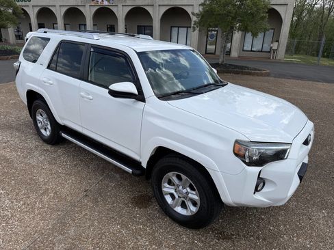 Used 2016 Toyota 4Runner SR5 image 2