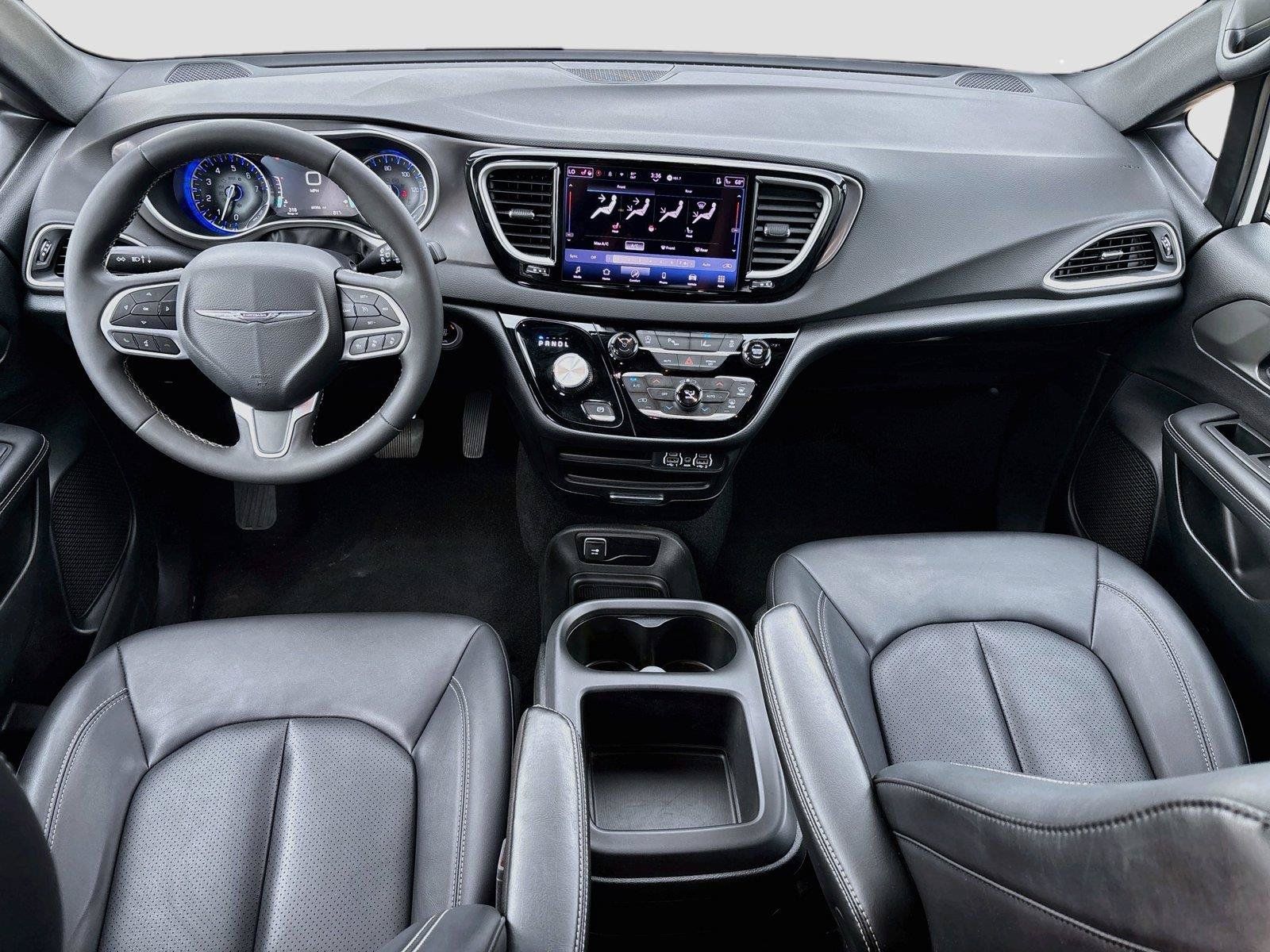 Certified 2025 Chrysler Pacifica Select FWD image 31