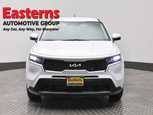 Used 2023 Kia Sorento LX FWD image 2