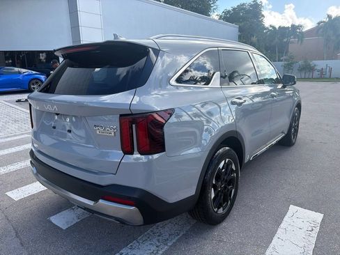 Used 2024 Kia Sorento S w/ Panoramic Sunroof Package FWD image 5