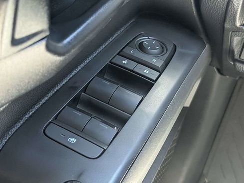 Used 2025 Toyota Tacoma SR5 AWD/4WD image 21