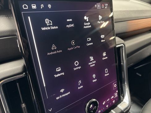 Used 2025 GMC Yukon XL Denali image 16