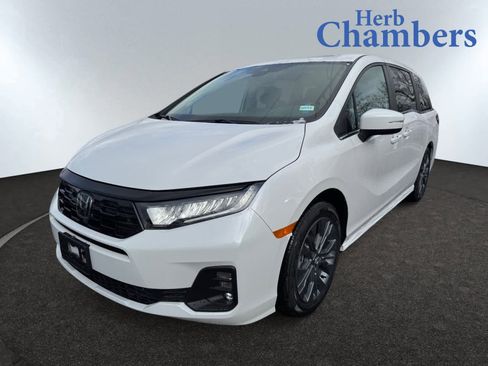 New 2026 Honda Odyssey Touring image 11