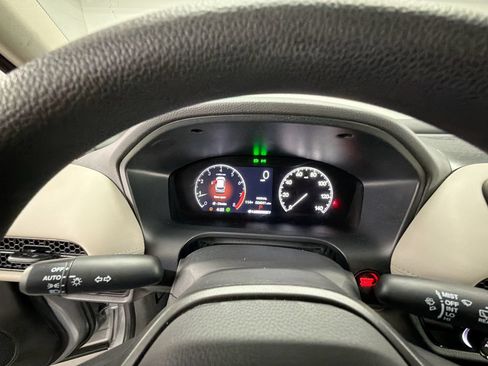 Used 2024 Honda HR-V LX image 11