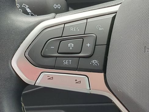 Used 2023 Volkswagen Tiguan SE AWD/4WD image 23