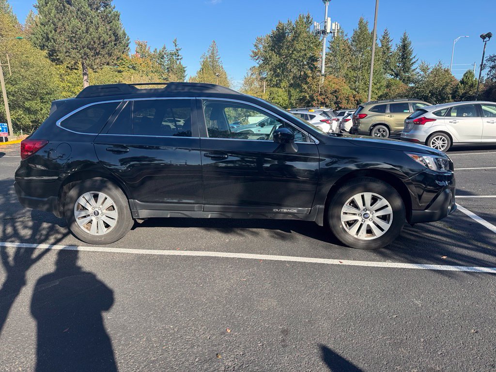 Used 2018 Subaru Outback 2.5i Premium AWD/4WD image 2